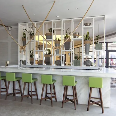 Aqua Bay ホテル Plános